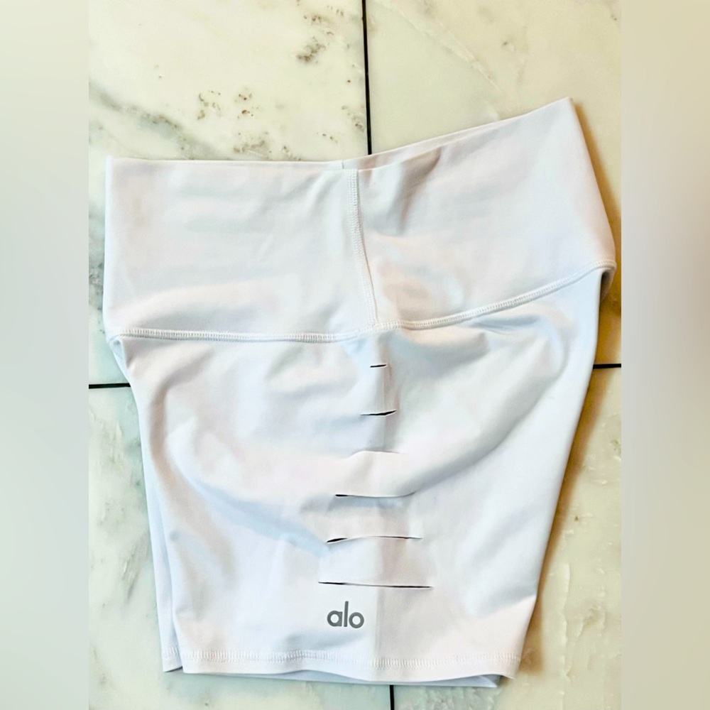Alo Yoga cutout bike shorts. NWOT.